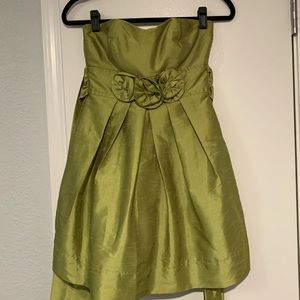 Strapless Green Short Formal Dress with Pleats and Rosette Waist Detail, size 3